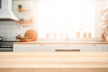 Boş güzel ahşap masa tezgahı ve bulanık modern mutfak arka planı temiz ve parlak, Banner, ürün montajına hazır