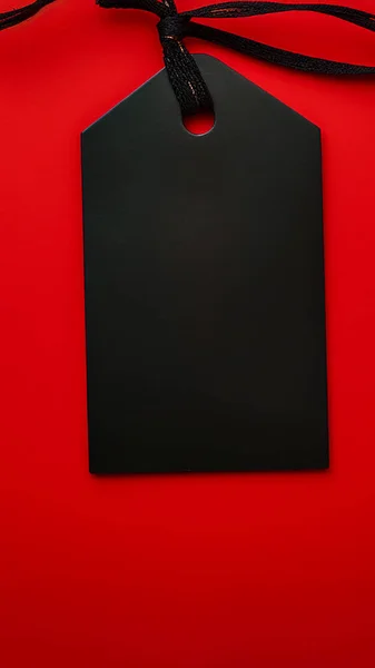 Черный Пустой Ценник Красном Фоне Концепция Черной Пятницы Искушает Копирайт — стоковое фото