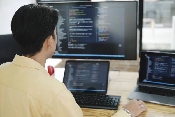 Programador Comienza Trabajar Computadora Escritorio Website Developer Software Engineer Developing — Foto de Stock