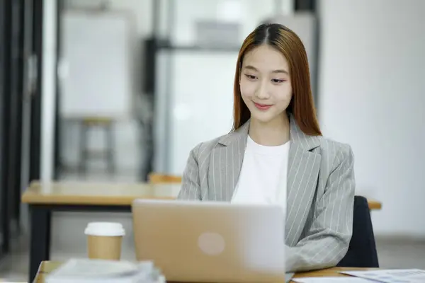 Business Woman Sitting Working Her Notebook Confidence Happiness Doing Great — Stock Photo, Image