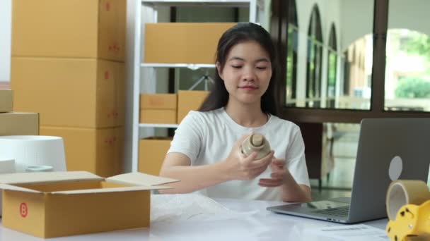 Online Business Owner Reviewing Customer Order Preparing Packages Shipment Illustrating — Stok Video