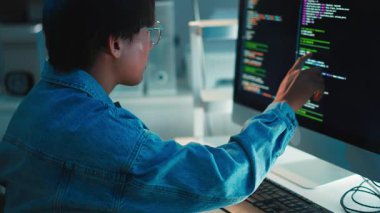 Yazılım geliştiricisi çoklu ekran programlama sistemi geliştirme projesine odaklandı