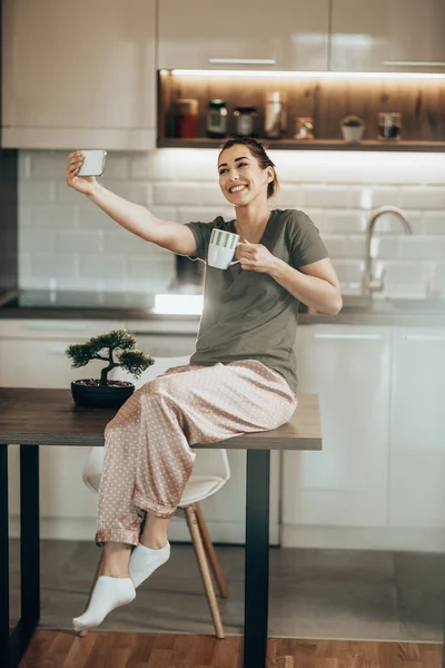 Young Happy Woman Making Selfie Her Smartphone While Drinking Morning — Stock Photo, Image
