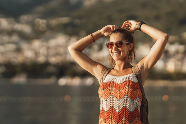 Attractive Young Woman Enjoying Summer Vacation Wonderful Seaside Mediterranean — Stockfoto
