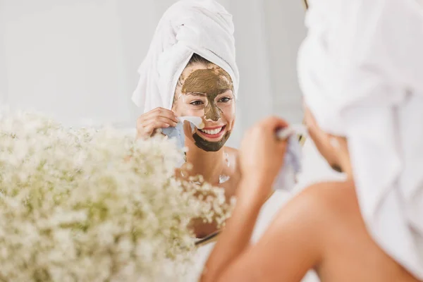 Beautiful Young Woman Front Mirror Removing Facial Mask Beauty Spa — Stock Photo, Image
