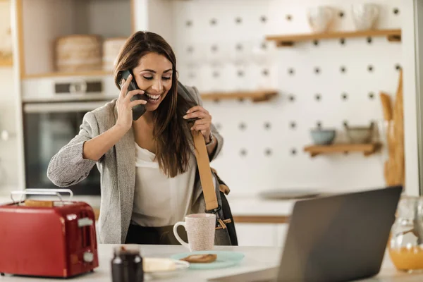 Shot Multi Tasking Young Business Woman Talking Smart Phone Having — Stock Photo, Image