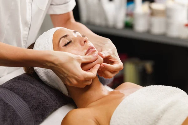 Shot Beautiful Young Woman Enjoying Face Massage Beauty Salon — Stock Photo, Image