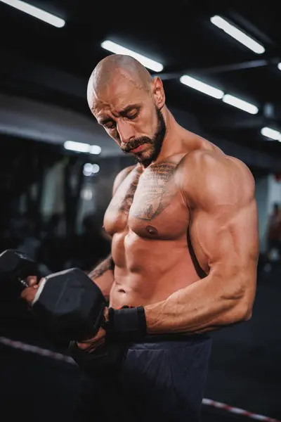 Shot Muscular Bodybuilder Doing Hard Training Dumbbell Gym Pumping His — Foto de Stock