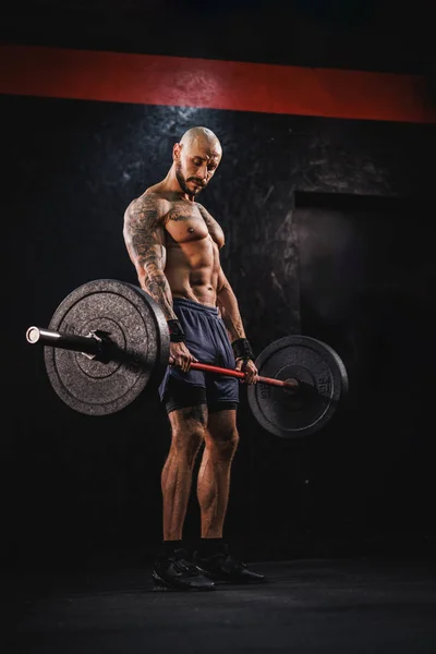 Shot Muscular Bodybuilder Practicing Deadlift Barbell Gym — Stock Photo, Image