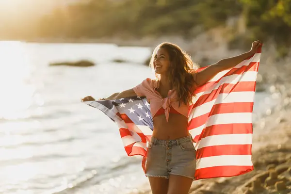 Smiling Young Woman American National Flag Enjoying Relaxing Day Beach — ストック写真