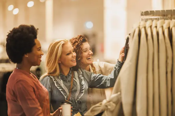 Shot Three Women Friends Looking Clothing Boutique — Stock Photo, Image
