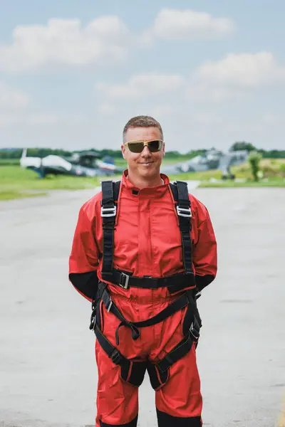 Retrato Paracaidista Preparándose Para Saltar Tándem — Foto de Stock