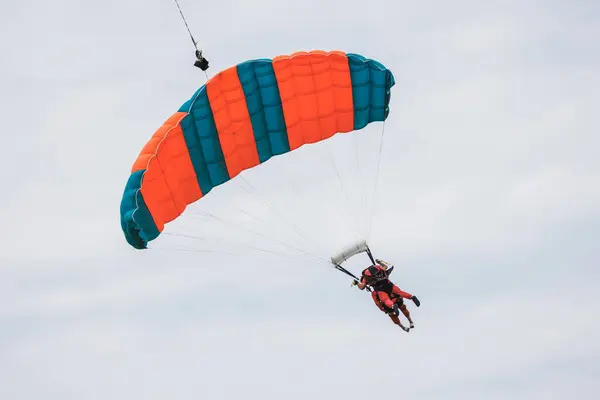 Tandem Jump Parachute Clear Blue Sky — Stock Photo, Image