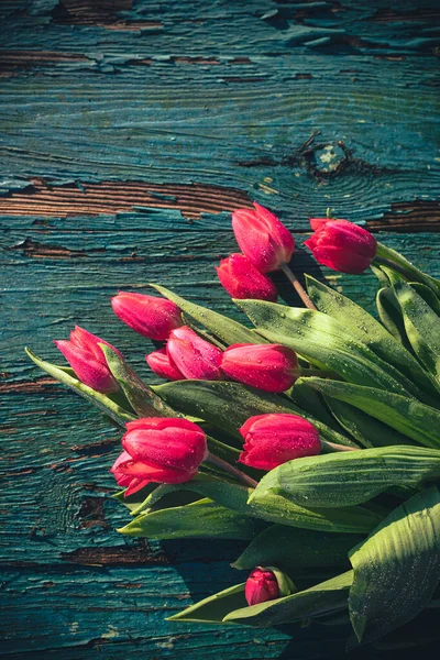 Kunst Abstrakten Hintergrund Mit Frühling Nassen Tulpen Auf Holz Für lizenzfreie Stockbilder