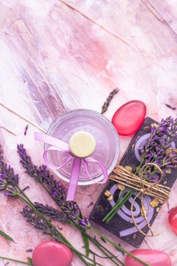 Lavanta sabunu ve çiçekler, spa temalı arka plan