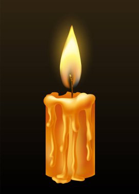 Damlayan ya da akan balmumuyla yanan mum. Sarı mum ve altın alev. Yanmış ve erimiş balmumu. Koyu arkaplanda parlayan güzel bir mum tasviri.
