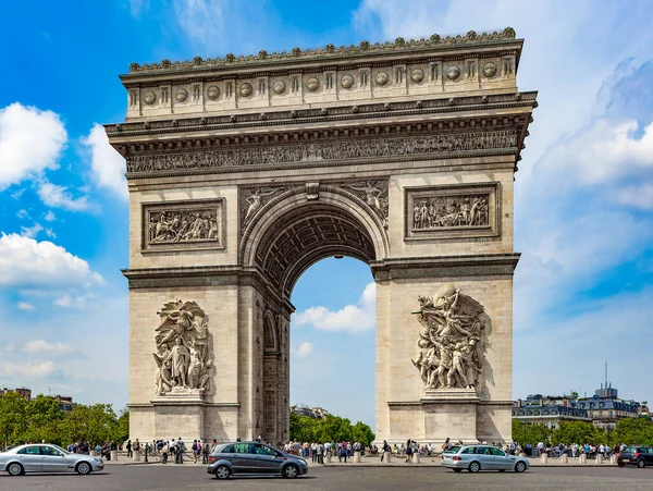Der Pariser Verkehr Und Der Triumphbogen — Stockfoto