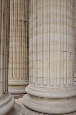 Paris 'teki panteonun klasik antika sütunları