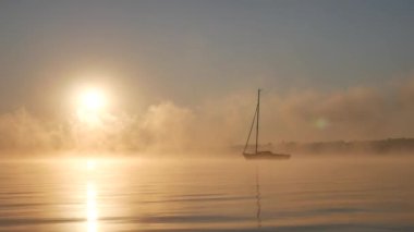 Sabah Volga nehrinde gün doğumu