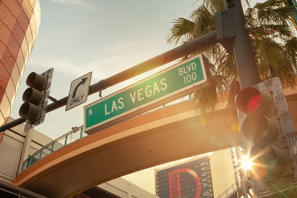 Las Vegas Yol Tabelasının Yaz Günbatımı Arka Planı Manzarası — Stok fotoğraf