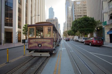 SAN FRANCISCO, Temmuz 2014. Cable car, 1873 yılından beri hizmet veren San Francisco 'daki en eski mekanik toplu taşıma aracı..