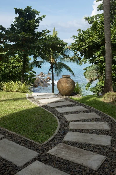 Fragment Des Weges Eines Schönen Tropischen Gartens Bali Stil lizenzfreie Stockbilder