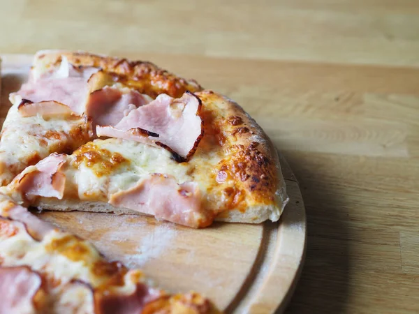 Pizza Ham Cheese Tomato Close — 图库照片