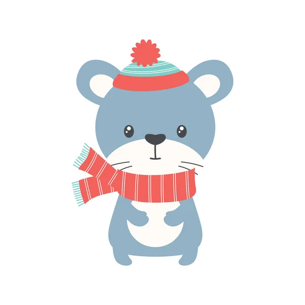 かわいいマウスはニットストライプのスカーフと帽子の年の象徴です 白い背景に隔離されたふわふわのげっ歯類のベクトルイラスト フラットスタイルの漫画の冬のカード — ストックベクタ