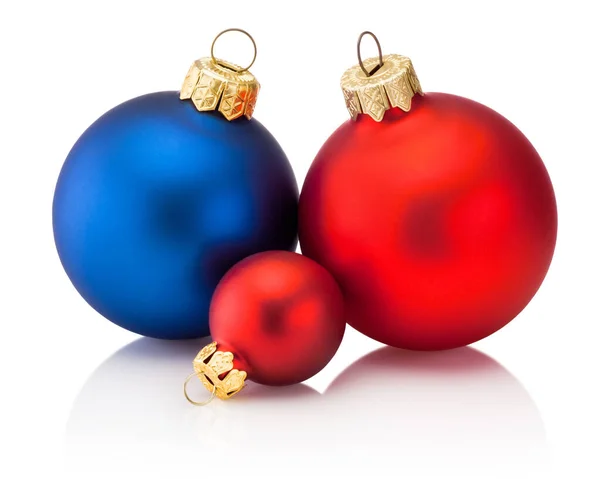 Drie Kerst Gekleurde Kerstballen Geïsoleerd Een Witte Achtergrond — Stockfoto