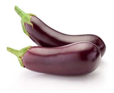 Beyaz arka planda izole edilmiş iki patlıcan.