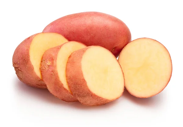 Batatas Vermelhas Cortadas Fatias Isoladas Fundo Branco — Fotografia de Stock