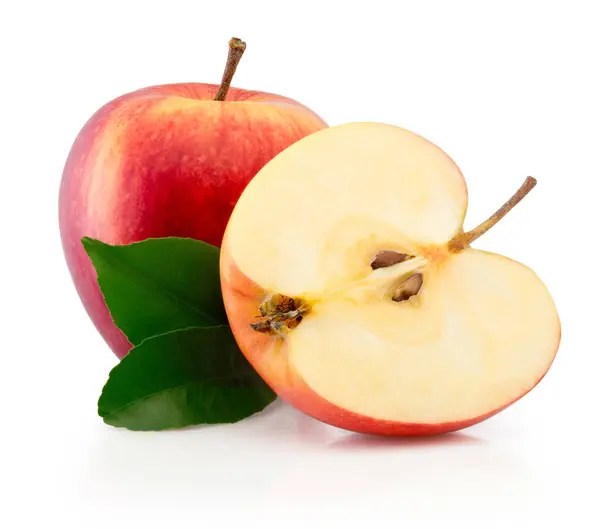 白い背景に分離された半分と緑の葉でカットされた赤いリンゴのフルーツを拭きます ストック写真