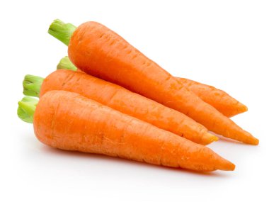 Beyaz arka planda taze havuç ve sebze.