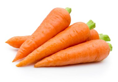 Beyaz arka planda taze havuç ve sebze.