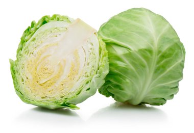 Taze olgun lahana sebzesi, beyaz arka planda izole edilmiş.