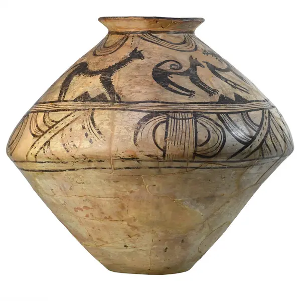 古代の土器の花瓶 パターンとオリジナルの動物像 トリビリリア文化 ストックフォト