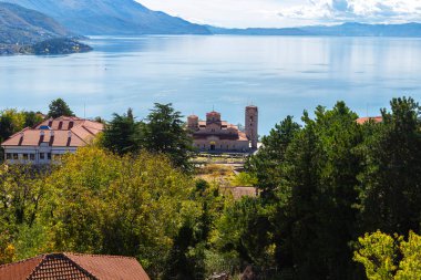 Kuzey Makedonya 'dan güzel bir Ohri göl manzarası ve seyahat fotoğrafı