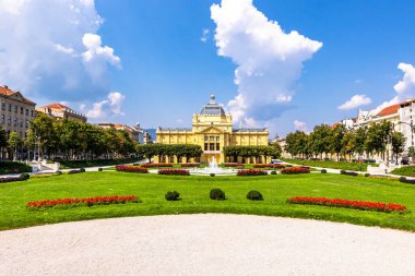 Zagreb 'deki sanat Pavyonu, 19. yüzyıl müzesinde büyük sanat sergilerine ev sahipliği yapıyor ve her hareket ve döneme ev sahipliği yapıyor. Zagreb 'de güneşli bir gün