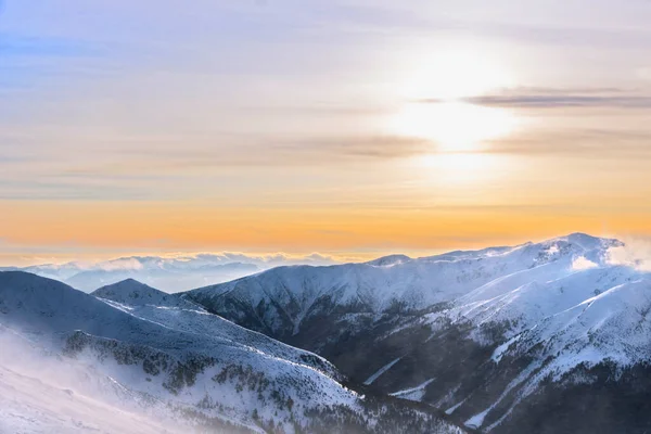 ポーランドのスキーリゾート 高山タトラ ザコパンの近くの ピーク カスプロイ 冬の時間だ 美しい風景 — ストック写真