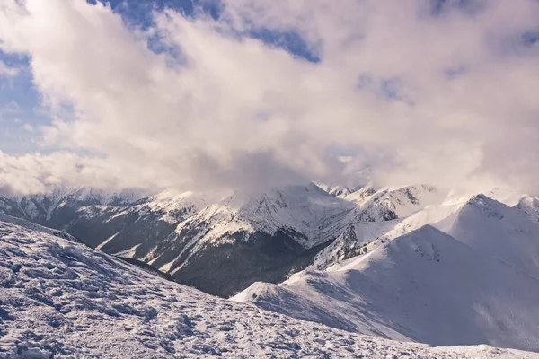 波兰的滑雪胜地 塔特拉山高山 靠近Zakopane的Kasprowy峰 冬天的时候美丽的风景 — 图库照片