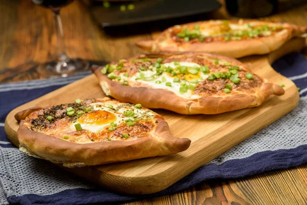 Khachapuri Georgiskt Bröd Bakat Med Ost Och Ägg — Stockfoto