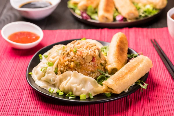 Comida China Dumplings Gyoza Rollitos Primavera Arroz Con Pollo — Foto de Stock