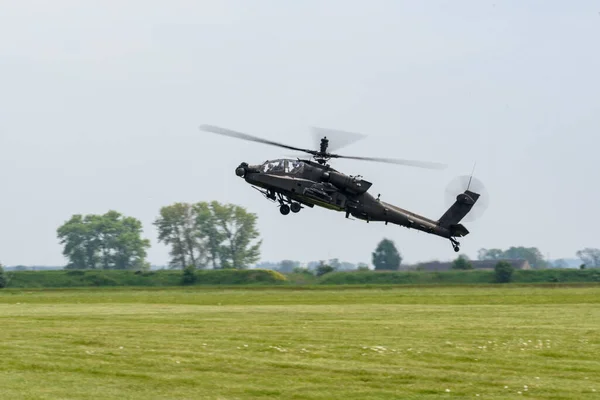 Helicóptero Combate Vuelo Durante Espectáculo Aéreo Imágenes de stock libres de derechos