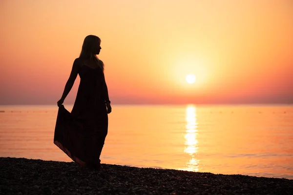 Woman Sundress Contemplates Vivid Sunset Sea — Stock Photo, Image