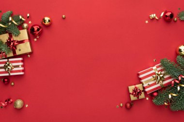 Noel Dekorasyonlu Kırmızı Noel Arkaplanı ve Boşluğu Kopyala