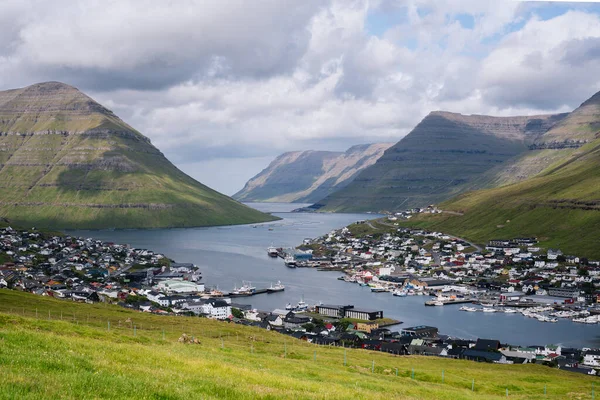 Yukarıdan Faroe Adaları Ndaki Klaksvik Şehrine Bak Stok Resim