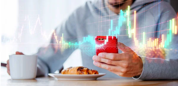 Hombre Sienta Mesa Cocina Con Teléfono Inteligente Mirando Comercio Ilustración Imagen de stock