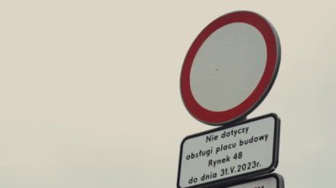 Yol işareti Tüm araçlar yasaklandı, Wroclaw, Polonya