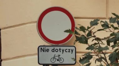 Yol işareti Tüm araçlar yasaklandı, Wroclaw, Polonya