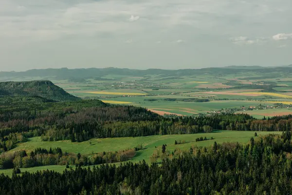 北チェコ共和国とポーランド南部の山脈の風景 ストック画像